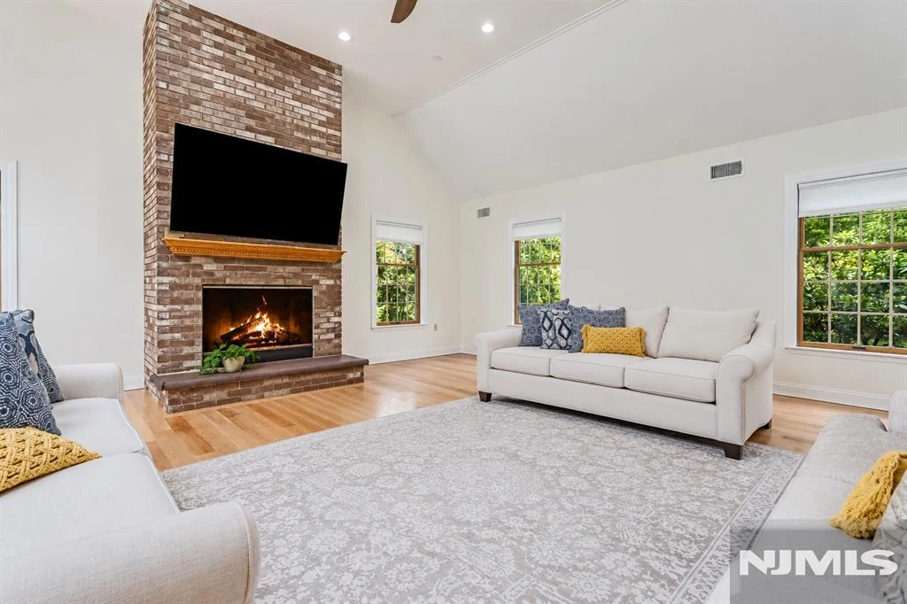 931 Vosseller Avenue · property photograph 3