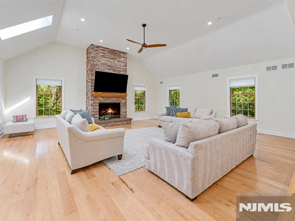 931 Vosseller Avenue · property photograph 4